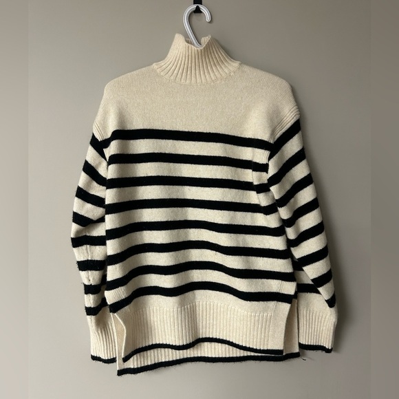 H&M Oversized Turtleneck Sweater - Picture 1 of 6